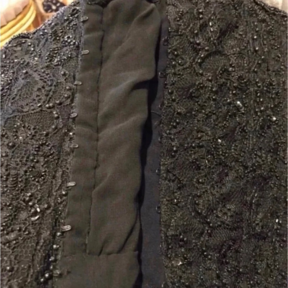 Black Beaded Corset top 6P
Black Lace, Scalloped bottom by INC. - Picture 5 of 10